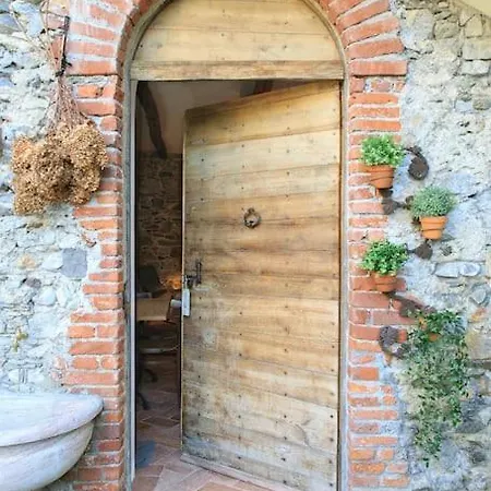 Medieval Stone Retreat With Views Appartamento Stresa