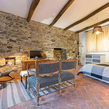 Lägenhet Medieval Stone Retreat With Views