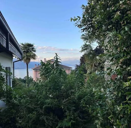 Medieval Stone Retreat With Views Lägenhet *